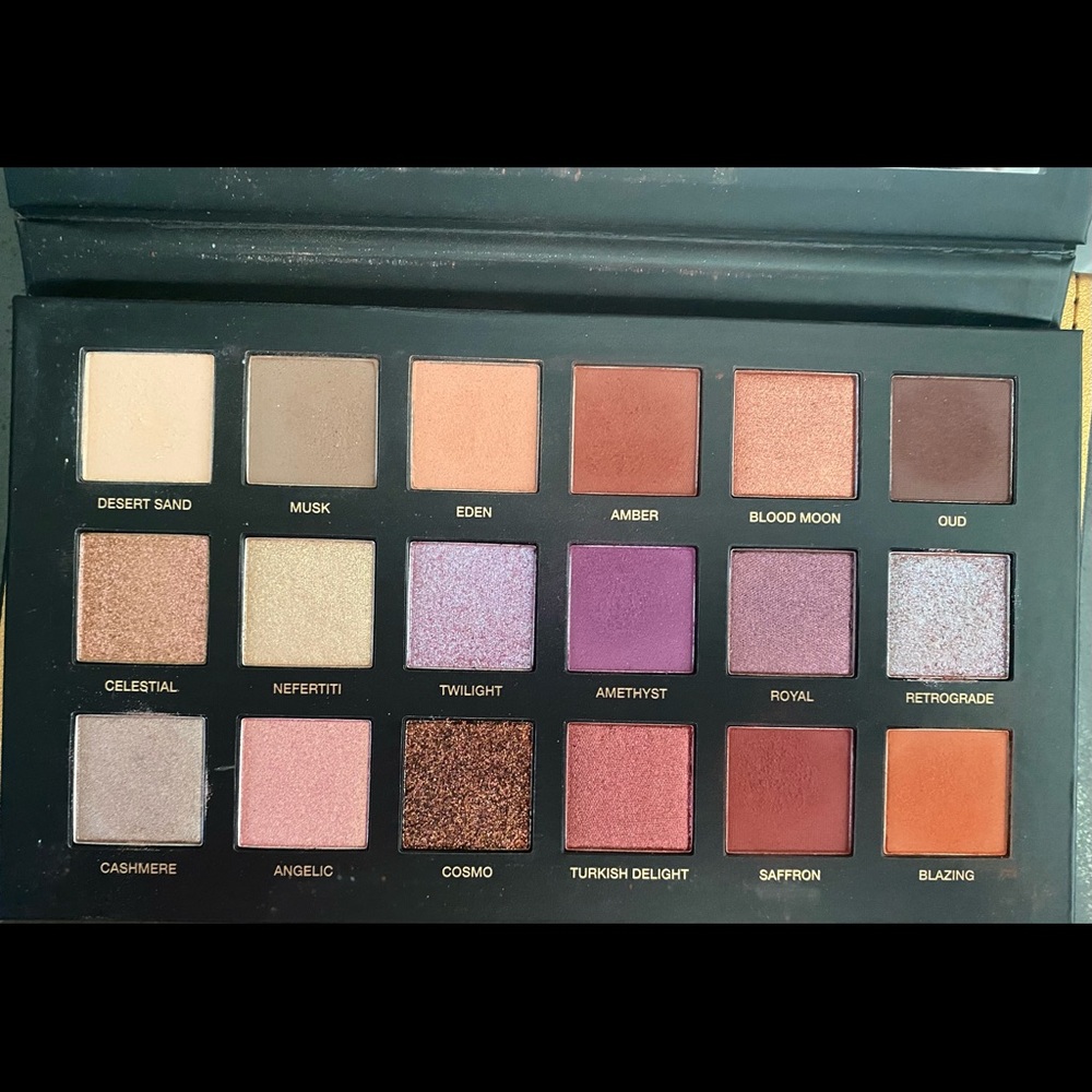 HudaBeauty Desert Dusk Palette